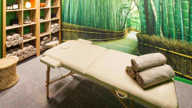 Slide into bliss as hot basalt stones are placed on your body and then softly massaged with essential oil to rejuvenate, stimulate and relax you.  